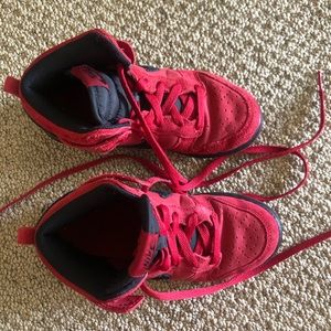 Nike Boys size 1Y suede shoes